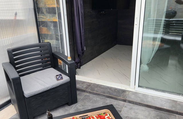 Quiet duplex with terrace 3min from Dijon + ring road. Ideal for professionals on the move