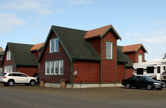Quiet end of Ocean Shores. Walking distance to the beach