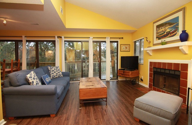 Quiet End Unit, Close to Beach, Shipyard Plantation