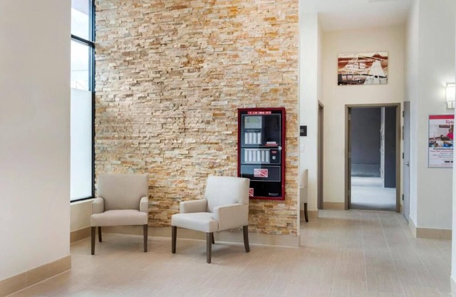 Quiet Escape: Relaxing Room | Steps Away from Jamaica Station