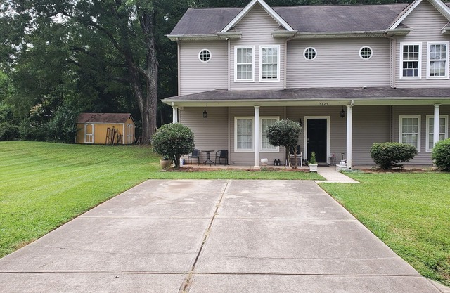 Quiet Getaway in Perfect location. Plenty of room for friends and family