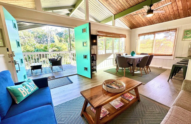 Quiet Hilo Beach Cottage, Prime Location for Beaches, Snorkeling, and Surfing