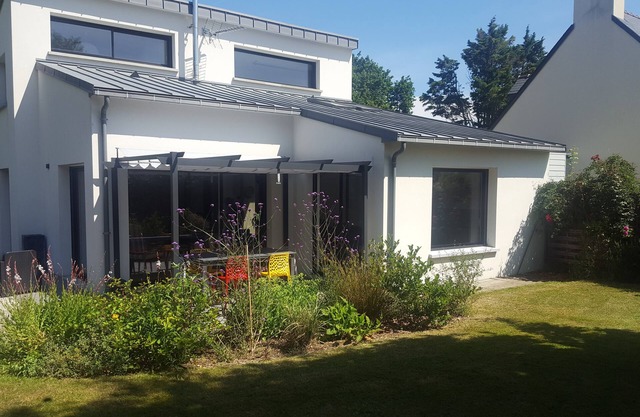 Quiet house by the sea