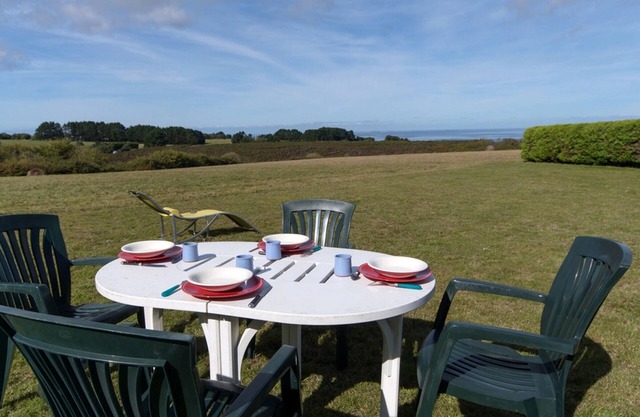 Quiet house near the beach, pets allowed, no wifi or TV