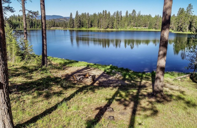 Quiet Lake Retreat in the Mountains/Minutes to Downtown Sandpoint