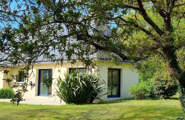 Quiet location in Sainte-Marine (29), near beach, large garden, sleeps 8