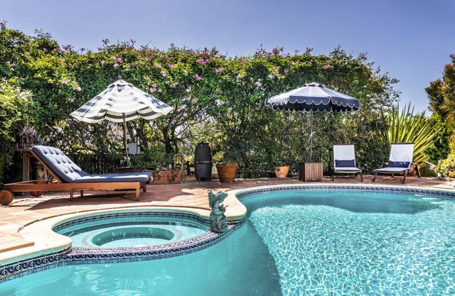 Quiet Luxury: LA Hideaway + Private Path To The Iconic Hollywood Bowl w Pool/Spa