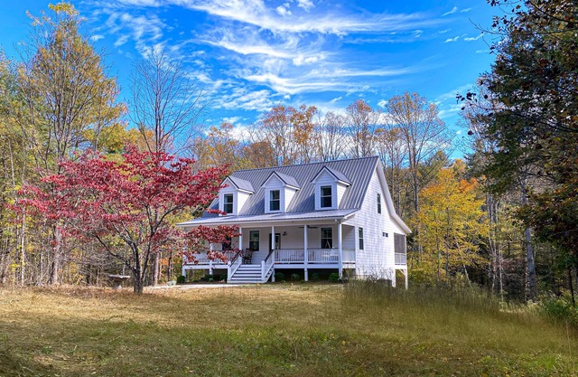 Quiet Mountain Cabin/30 Acres/Hiking Trails/Porches/Fireplace/Firepit