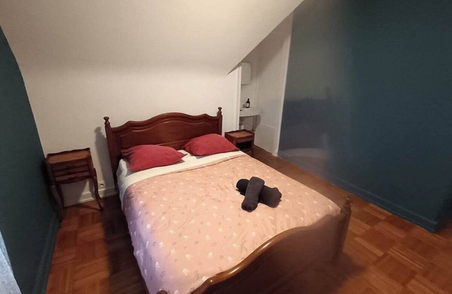 Quiet, peaceful neighbourhood, close to all amenities