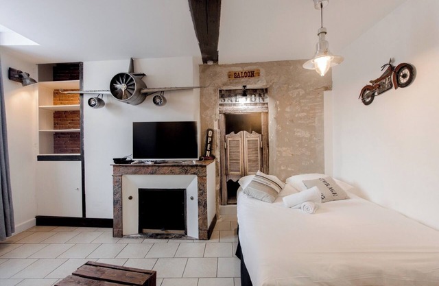 Quiet Saloon Studio - Orléans center