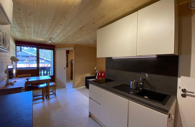 Quiet Studio Near Abondance Center with Parking & Ski Locker