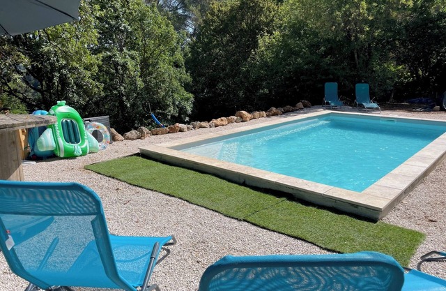 Quiet studio with pool and large outdoor area