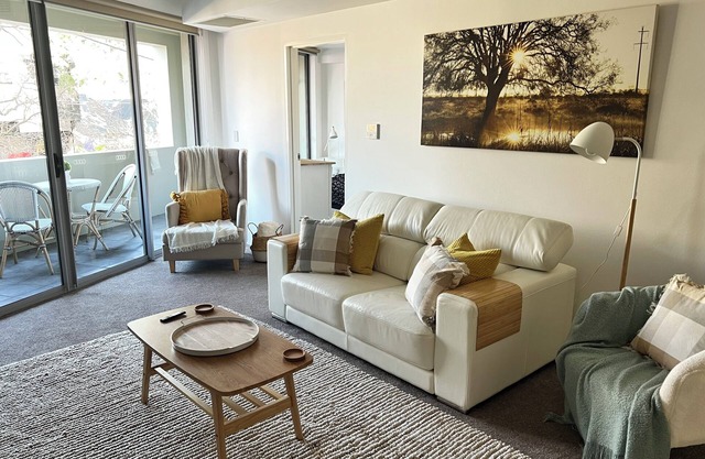 Quiet & Stylish inner west pad next to Station