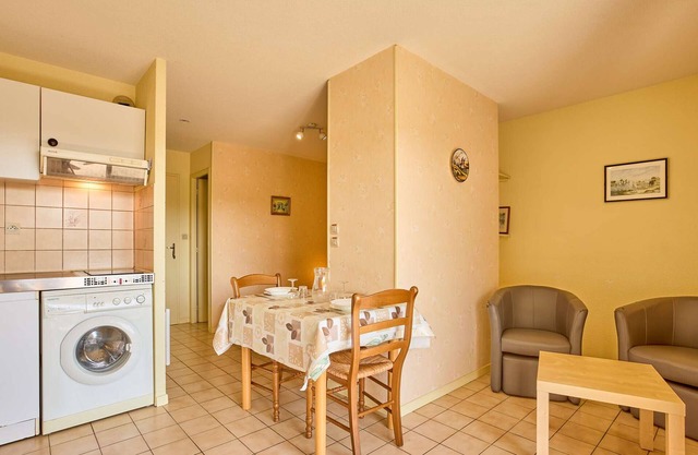 Quiet T1 bis with balcony, near Thermes, Free WiFi