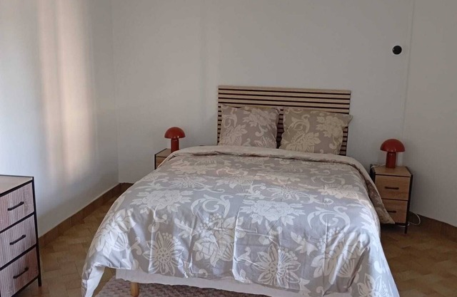 Quiet town house close to shops.