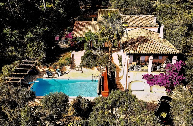 Quiet villa near Hyères large heated swimming pool
