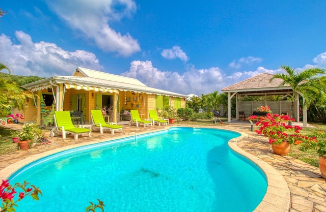 Quiet villa with swimming pool (MQSA27)