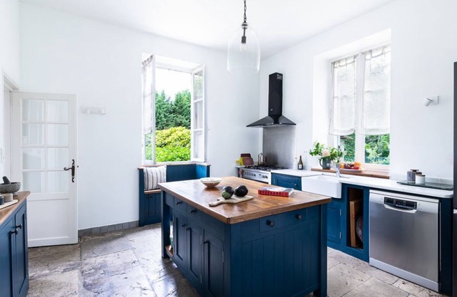 Quintessential country living in a French manor house. Private pool, wi-fi.