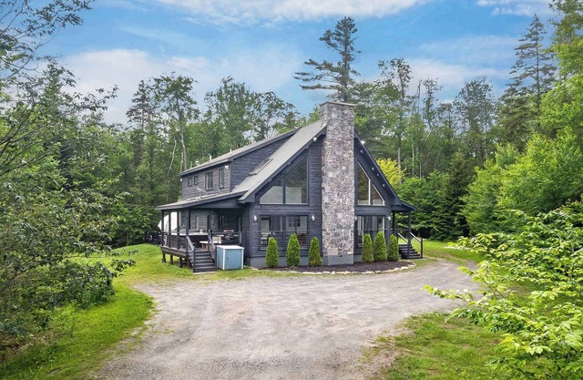 Quintessential 6-BR Berkshires Lodge