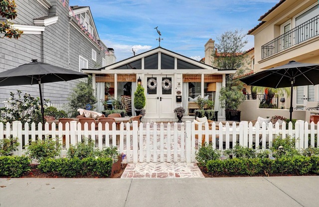 Quintessential Balboa Island Beach Cottage