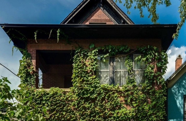 Quirky Bucktown Chicago Apartment w/parking NO PARTIES