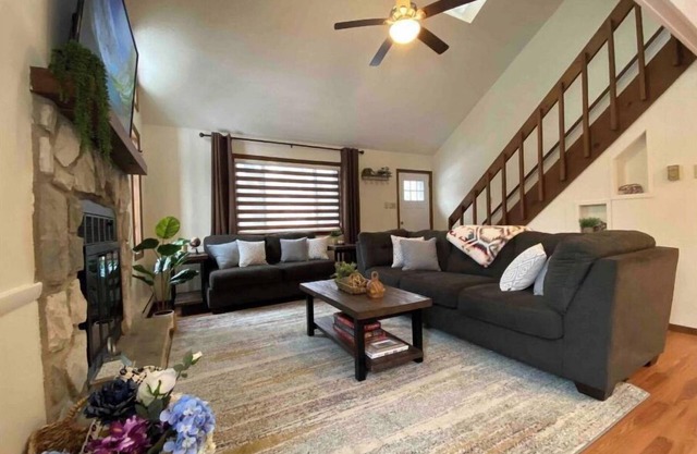 Quite Family Ski Cabin w/Bonus BR. Wet Bar, Pool Table and Foosball Table