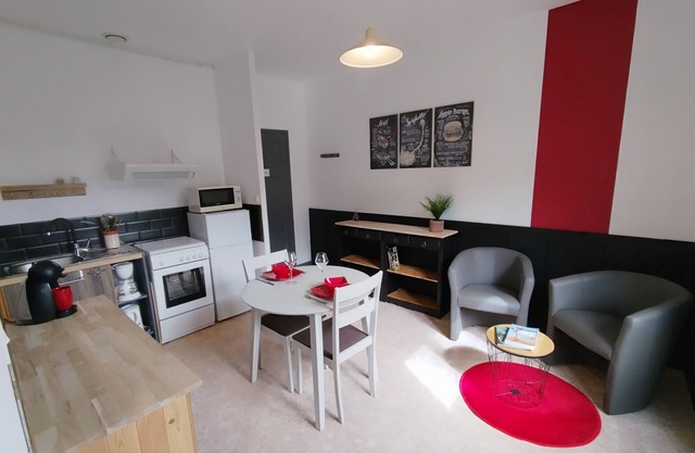 Résidence de Michèle: Studio Lumineux Avec Jardin et Parking à Murol