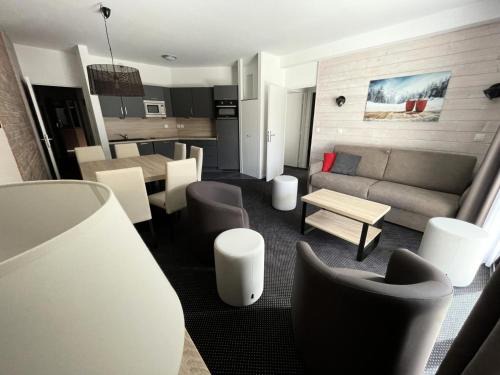 Résidence Le Portillo - Piscine - 3 Pièces pour 8 Personnes MAE-6113