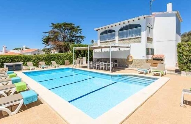 R 5027 Villa Nerissa with Comfortable Seating, Dishwasher & Brick Built BBQ.