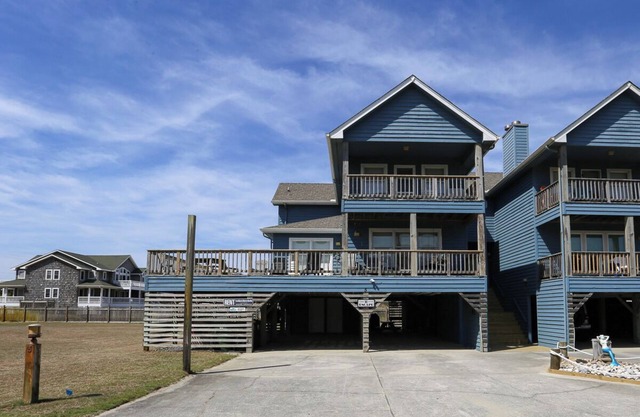 R Escape - 4 BR Semi-Oceanfront TownHome w/Community Pool access