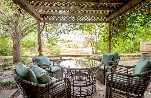 Ranch near beaches, downtown, Shem Creek, Old Village