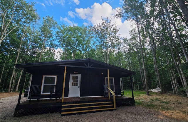 Rapid River Retreat Cottage - 3 Bed, 2 Bath, 2.5 acres, & Hot Tub