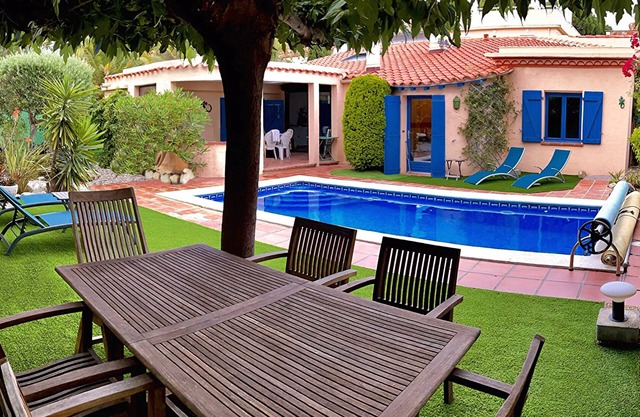 Rare, A 100 m de la Plage, Villa Avec Piscine, Jardin et Parking Privé Clos