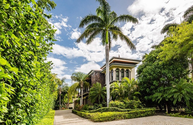 Rare Find! Beachfront Villa w/Private Pool, Hot Tub, Sauna & Amazing Sunsets + Breakfast Services