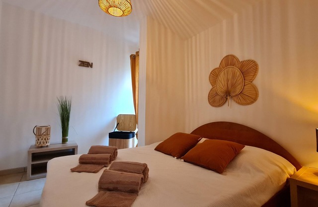 Rare villa with sea view: * pedestrian residence: heated pool, sea, maquis.