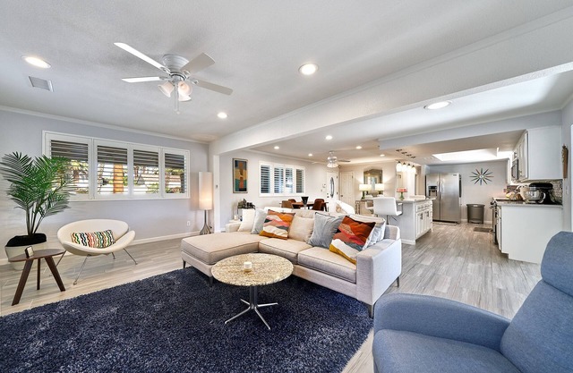 Rat Pack Swagger - Mid-Century Modern in quiet neighborhood of Tamarisk Heights