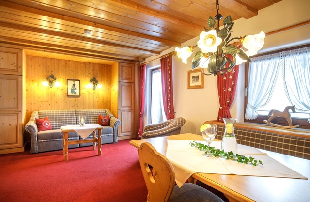 Rauschberg 50 to 60 sqm, balcony, kitchen, 1 bedroom, 1 living room, WLAN, 4 p.