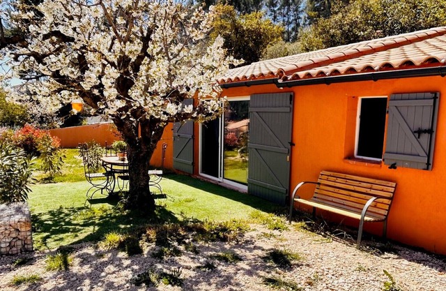 Ravissante Maison Provençale Entre mer et Collines