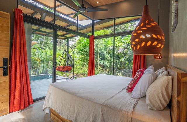 Raya Bungalow - Private Plunge Pool + AC, Near Beach