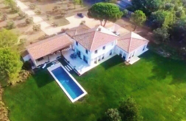 Recent villa, ideal for 2 families, 3 independent modules, swimming pool, 2.5 ha park