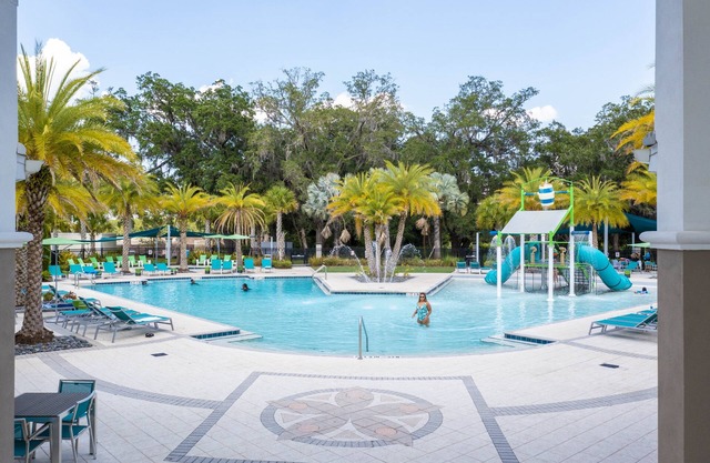 Recently remodeled 6 bedroom house, private pool, Free Wi-Fi