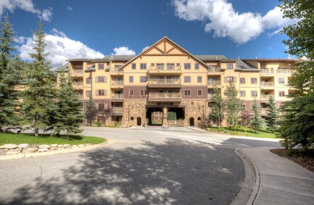 Red Hawk Lodge by Summit County Mountain Retreats
