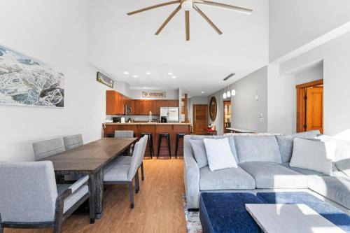 Red Hawk Townhome 2349 by Summit County Mountain Retreats