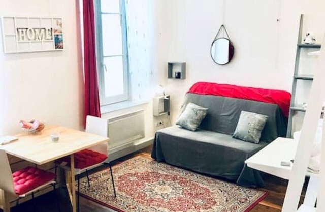 Red - The Studio Castle in middle of Fontainebleau