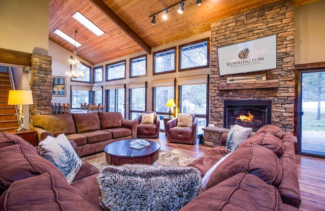 REDC16 - Huge Luxury Home, A/C, Hot Tub, 4 Ensuites