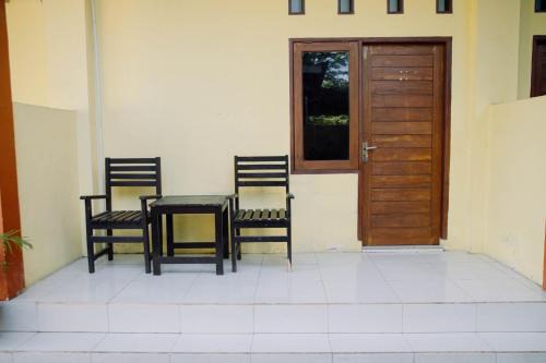 RedDoorz at Hening Homestay