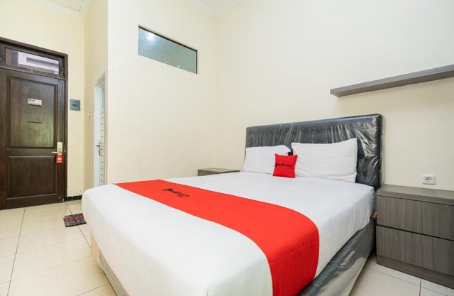 RedDoorz Plus @ Grace Residence Surabaya