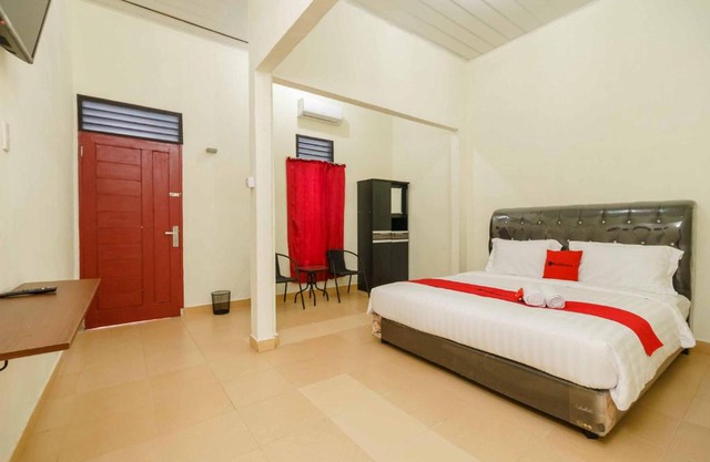 RedDoorz Plus @ Setiabudi Medan 4