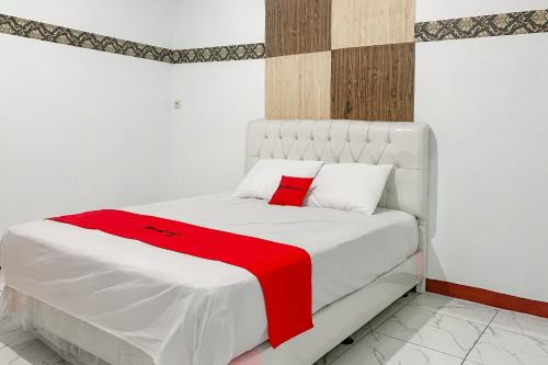 RedDoorz Syariah Plus at Raisaespace Cianjur