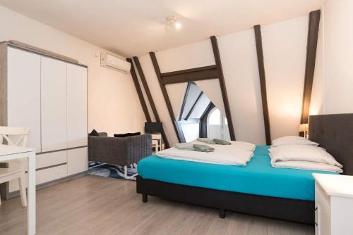 RedLight District Smokers Friendly Private Studio